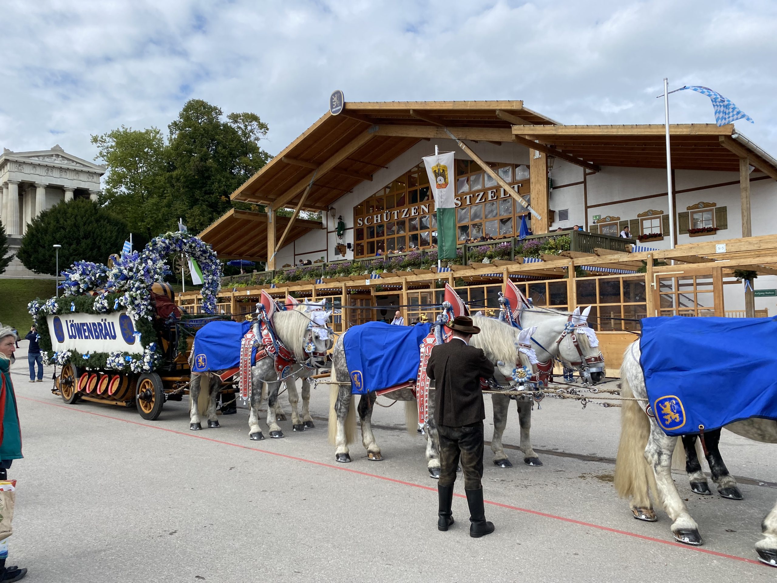 Löwenbrau bierwagen